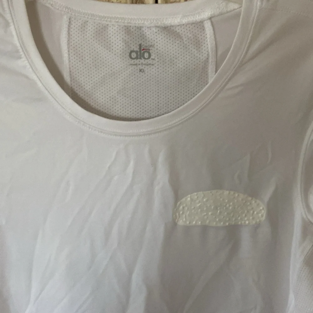 Alo Sport coolfit white tee size XL